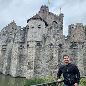 Meet your Posher, Nicolas